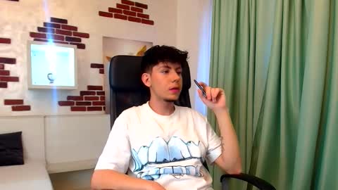 KrewVaughn online show from 10-12-25, 05:06