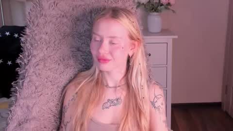 Snapshot of kris_grant chatting on 10-11-25, 09:19 kris_grant online show from 10-11-25, 09:19