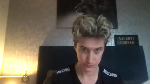 Snapshot of krisl77 chatting on 04-01-26, 05:21 krisl77 online show from 04-01-26, 05:21