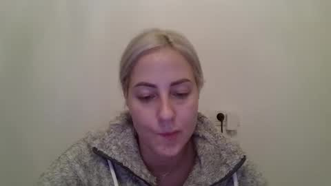 Snapshot of kriss_grace chatting on 10-25-25, 05:40 Grace online show from 10-25-25, 05:40