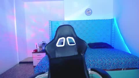 kriss_sweetboobs online show from 01-12-25, 02:30