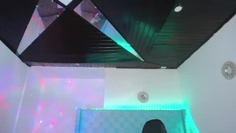 kriss_sweetboobs online show from 01-12-25, 05:33