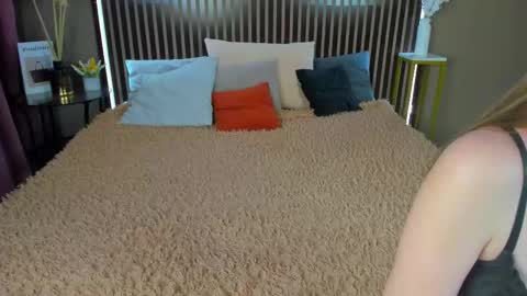 Snapshot of kristi_thompson chatting on 02-18-26, 09:49 Kristi online show from 02-18-26, 09:49