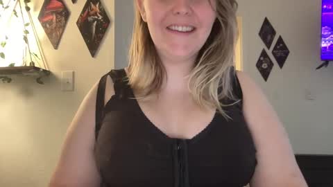 Kristi 3 online show from 02-18-25, 04:16