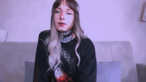 Snapshot of kristinaholland chatting on 11-08-25, 06:02 kristina online show from 11-08-25, 06:02