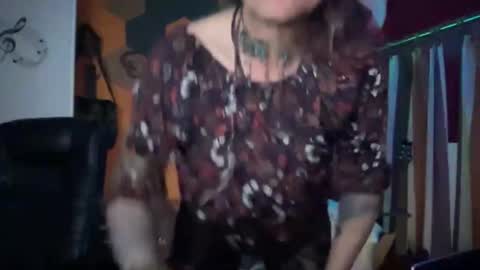 Snapshot of kristirif chatting on 04-08-26, 01:38 kristirif online show from 04-08-26, 01:38