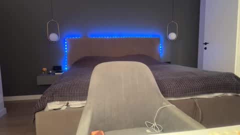 Kristi online show from 10-13-25, 04:12