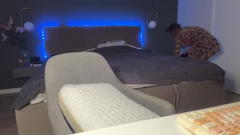 Kristi online show from 10-14-25, 04:13