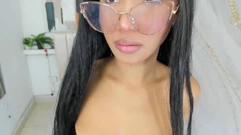 Cristina online show from 11-19-25, 05:24