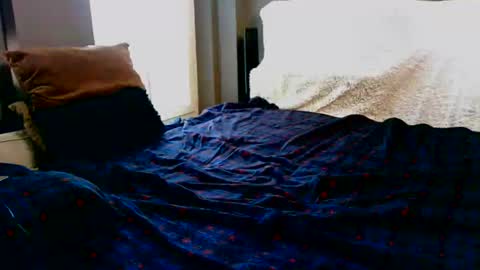 krisu1976 online show from 10-26-25, 02:45