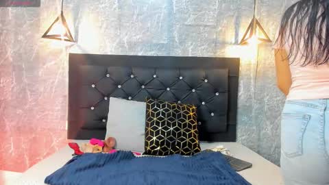 Kystal Taylor online show from 11-12-25, 10:48