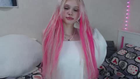 Emilia online show from 02-16-25, 08:00