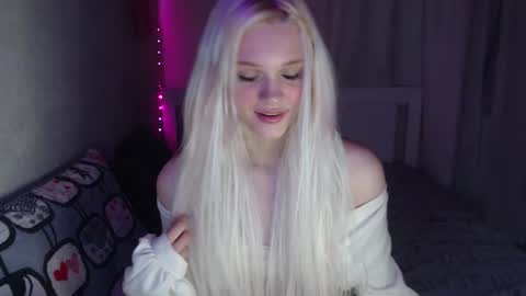 Emilia online show from 03-06-25, 08:27