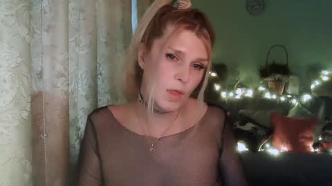 Snapshot of kudesnizza chatting on 01-24-25, 10:43 Annika MTF ts post -op online show from 01-24-25, 10:43