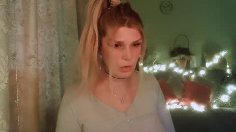 Snapshot of kudesnizza chatting on 01-28-25, 10:45 Annika MTF ts post -op online show from 01-28-25, 10:45