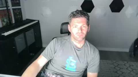 Snapshot of kuk_u chatting on 11-21-25, 08:29 kuk_u online show from 11-21-25, 08:29