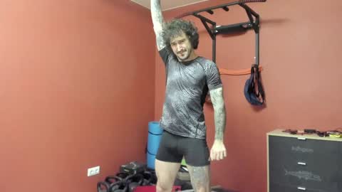 Snapshot of kumisboy chatting on 02-04-25, 12:11 Robert online show from 02-04-25, 12:11