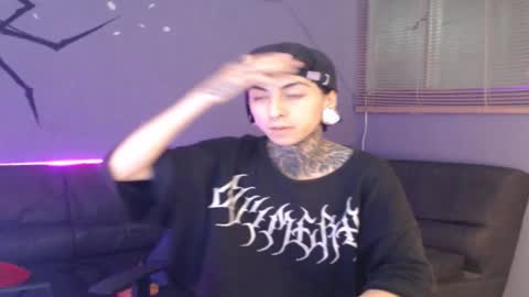 kuregari_xs online show from 11-05-25, 04:34