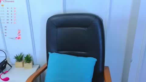 Snapshot of kuro_ren chatting on 10-14-25, 01:45 Ren online show from 10-14-25, 01:45