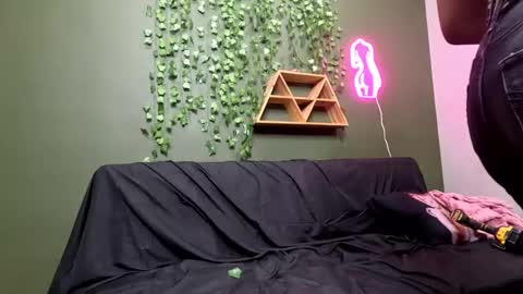 kuromi_devil online show from 11-08-25, 10:41