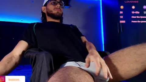 Snapshot of kuzzcoo chatting on 11-11-25, 11:21 kuzzcoo online show from 11-11-25, 11:21