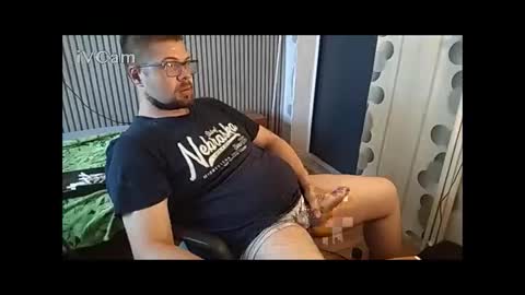 Snapshot of kwiatkowski9808 chatting on 09-21-25, 09:00 kwiatkowski9808 online show from 09-21-25, 09:00