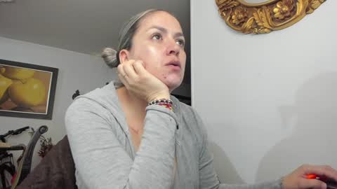 Snapshot of kyhara chatting on 12-30-24, 01:04 kyhara online show from 12-30-24, 01:04