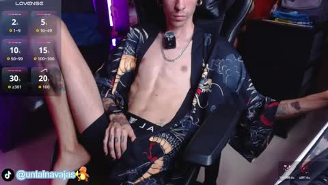 Snapshot of kyleowens_ chatting on 12-17-25, 01:39 Kyle online show from 12-17-25, 01:39