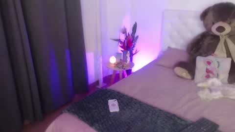 Snapshot of kylie444 chatting on 10-11-25, 09:57 Sara online show from 10-11-25, 09:57