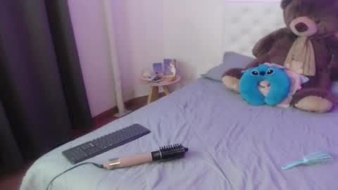 Snapshot of kylie444 chatting on 11-23-25, 12:32 Sara online show from 11-23-25, 12:32