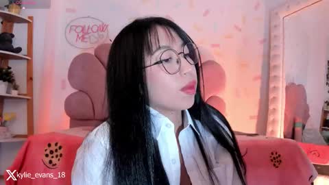 Snapshot of kylie_evans_18 chatting on 03-02-26, 05:08 Kylie online show from 03-02-26, 05:08