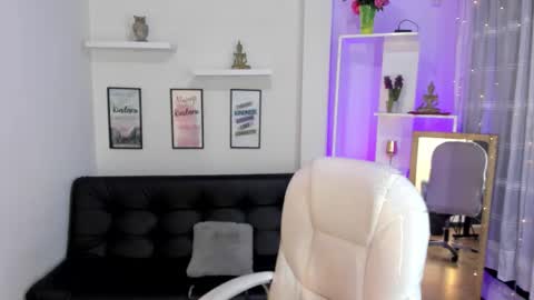 kylie online show from 10-21-25, 01:56