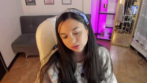 kylie online show from 12-17-25, 01:28