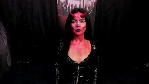 Snapshot of kylie_foxx1 chatting on 10-17-25, 10:34 submissive demon Please help me to reach 500 thumbs up online show from 10-17-25, 10:34