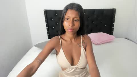 kylie_hot34 online show from 02-10-25, 09:15