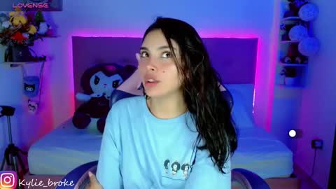 k ylie online show from 12-24-24, 04:00