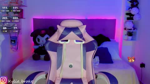 k ylie online show from 01-06-25, 03:09