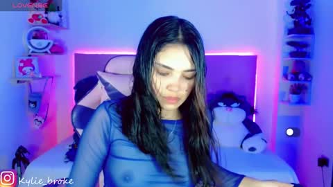 k ylie online show from 02-03-25, 09:18