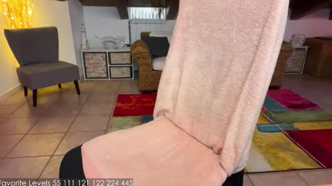 Snapshot of kyliecb chatting on 11-13-25, 02:38 Kylie online show from 11-13-25, 02:38