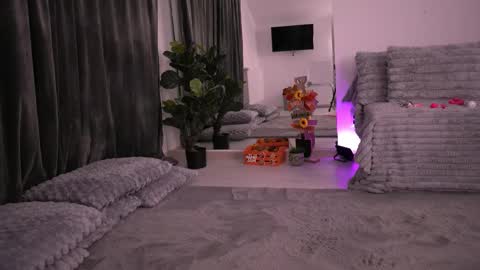 Snapshot of kyliejoyce chatting on 11-13-25, 09:36 Kylie online show from 11-13-25, 09:36