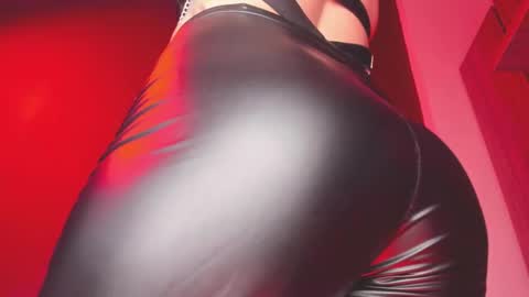 K Y L I E online show from 10-10-25, 08:08