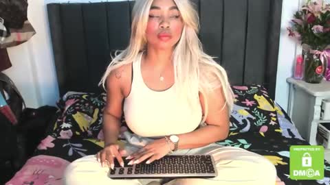 kylie white boobs online show from 03-11-25, 08:20