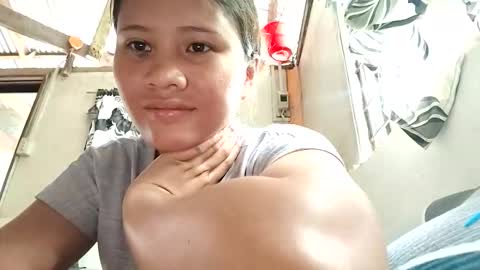 Snapshot of kyliexx98 chatting on 10-08-25, 01:47 kylie online show from 10-08-25, 01:47