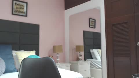 Kylie online show from 02-13-25, 04:07