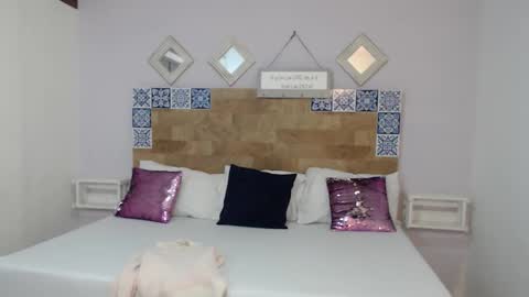 Kylie online show from 12-20-25, 10:55