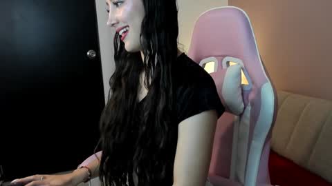 Snapshot of kymgiraldo8 chatting on 12-16-24, 07:26 Kym Giraldo online show from 12-16-24, 07:26