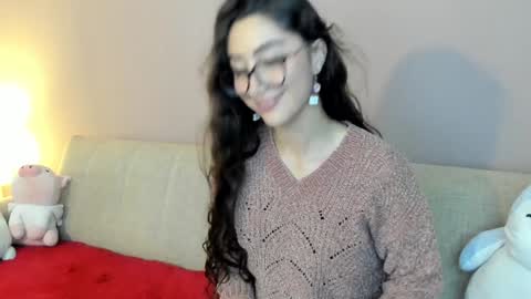 Snapshot of kymgiraldo8 chatting on 12-17-24, 10:55 Kym Giraldo online show from 12-17-24, 10:55