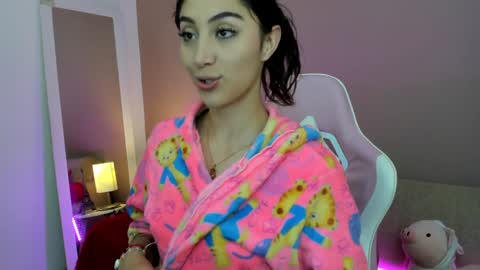 Snapshot of kymgiraldo8 chatting on 01-07-25, 06:05 Kym Giraldo online show from 01-07-25, 06:05