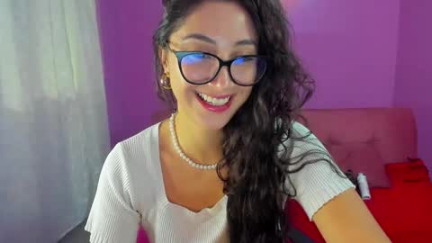 Snapshot of kymgiraldo8 chatting on 09-30-25, 05:12 Kym Giraldo online show from 09-30-25, 05:12