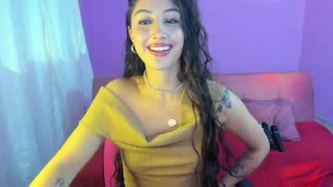 Snapshot of kymgiraldo8 chatting on 10-17-25, 04:15 Kym Giraldo online show from 10-17-25, 04:15